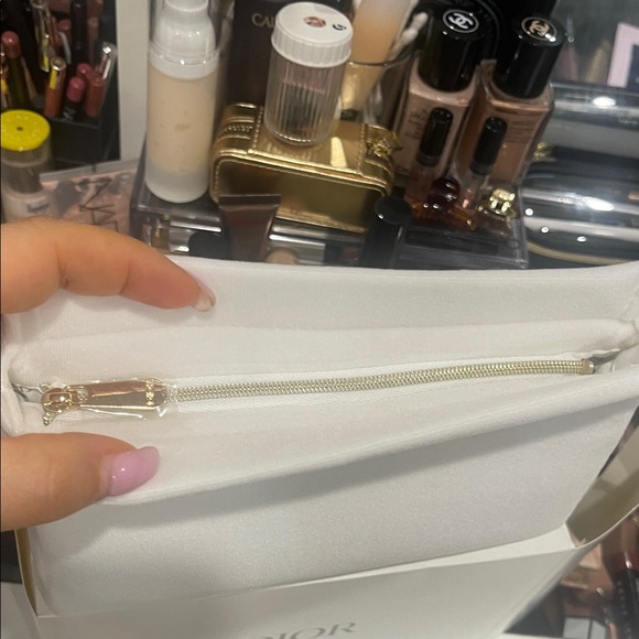 Dior White and Gold Cosmetic Bag new in box VIP gift - Picture 2 of 3